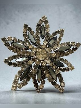Vintage Rhinestone Starburst Brooch Pin Smoky Gray Clear Crystal Flora Statement